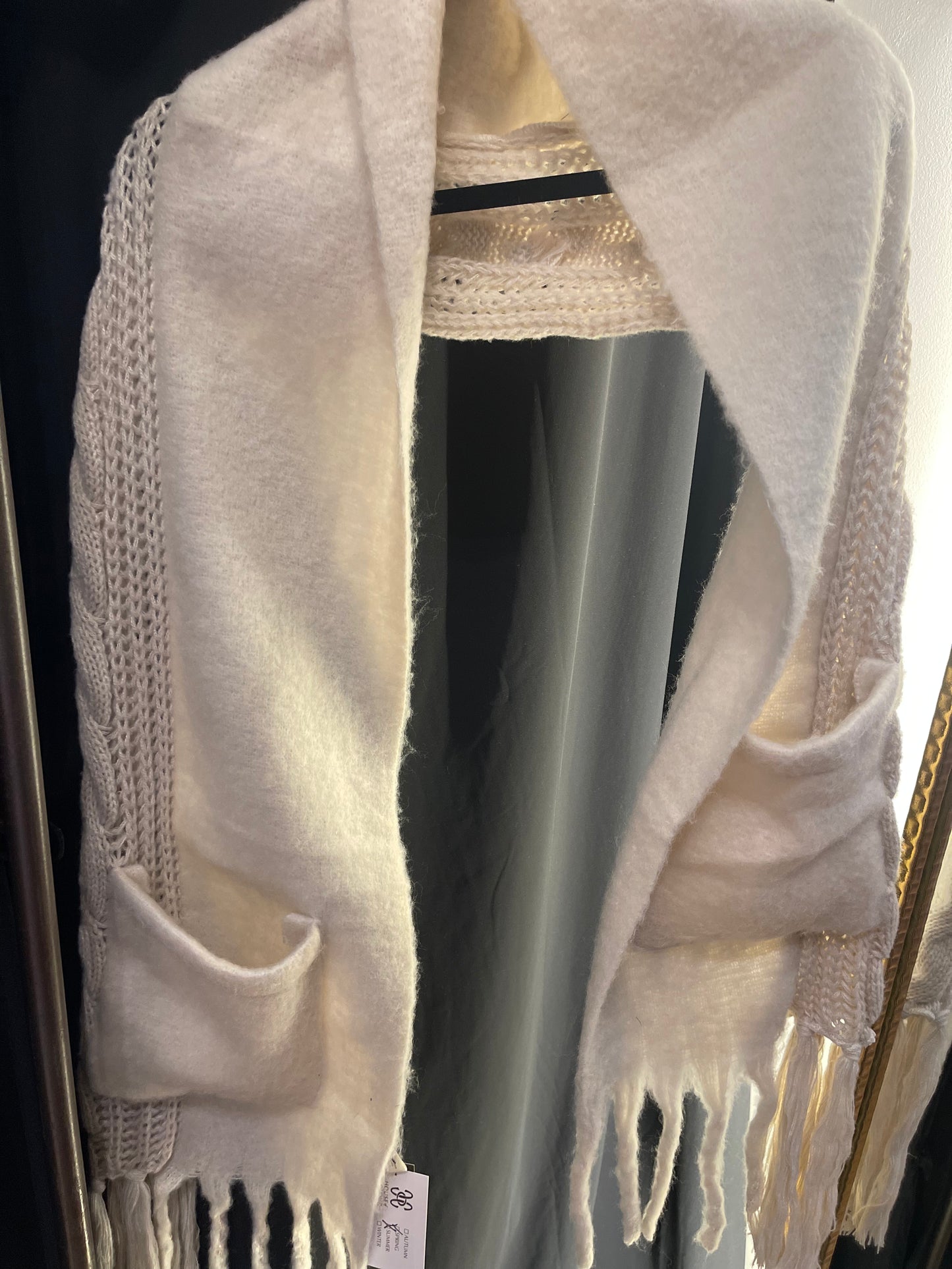 Scarf w/Pockets-Creme