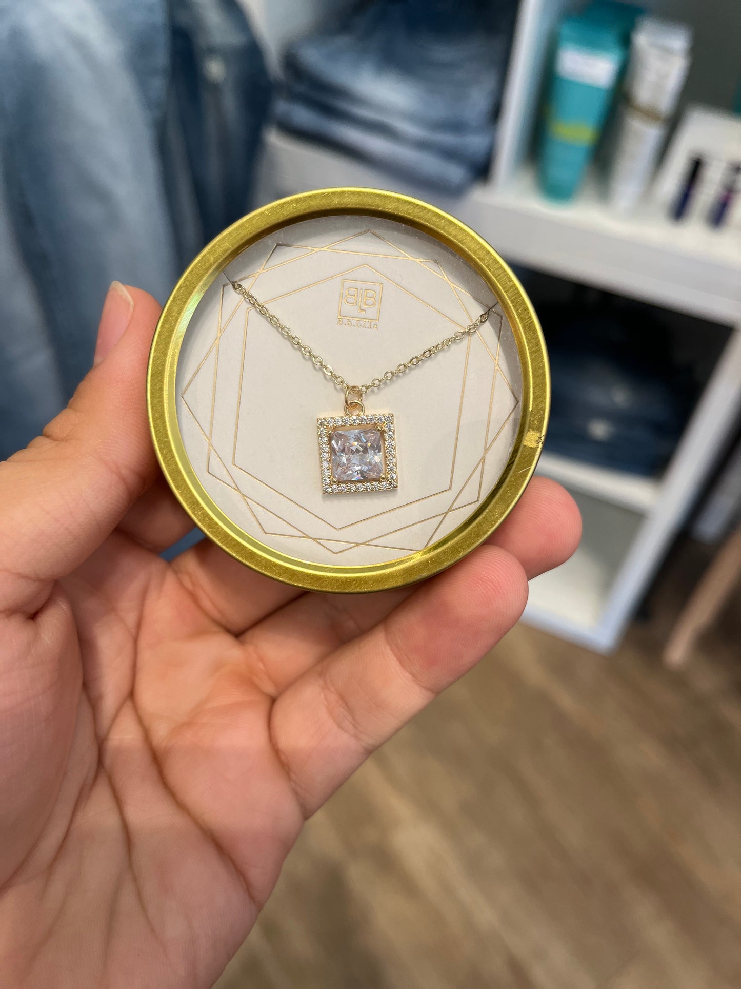 Dimond square necklace