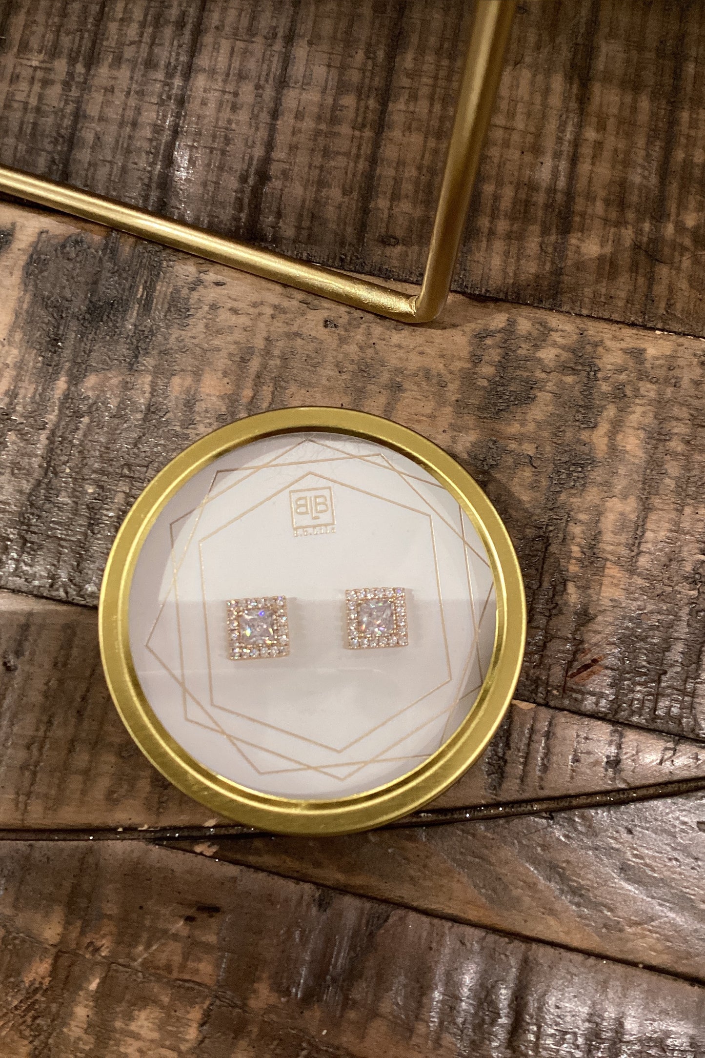 Dimond studs square